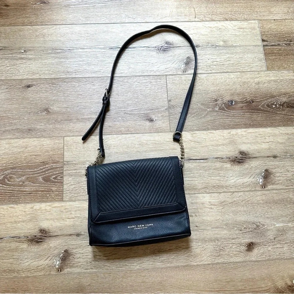 Marc New York Andrew Marc Black w/ Chain Detail Crossbody Purse - Picture 2 of 13
